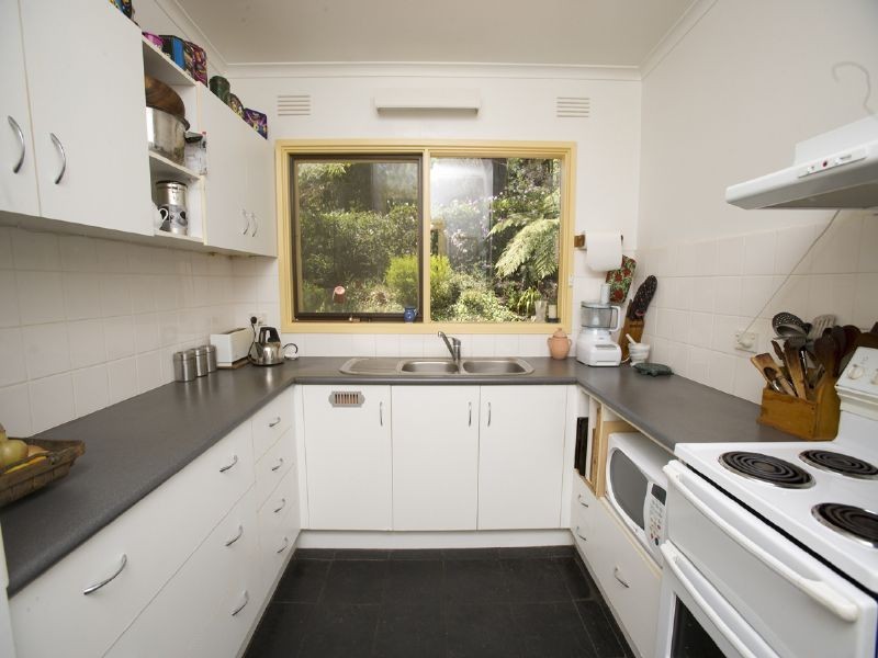 34 Joan Avenue, Ferntree Gully VIC 3156