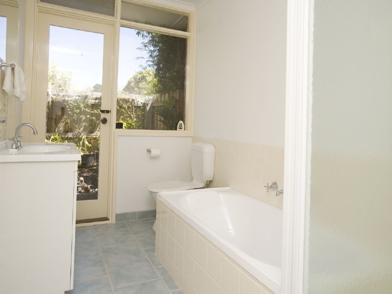 34 Joan Avenue, Ferntree Gully VIC 3156