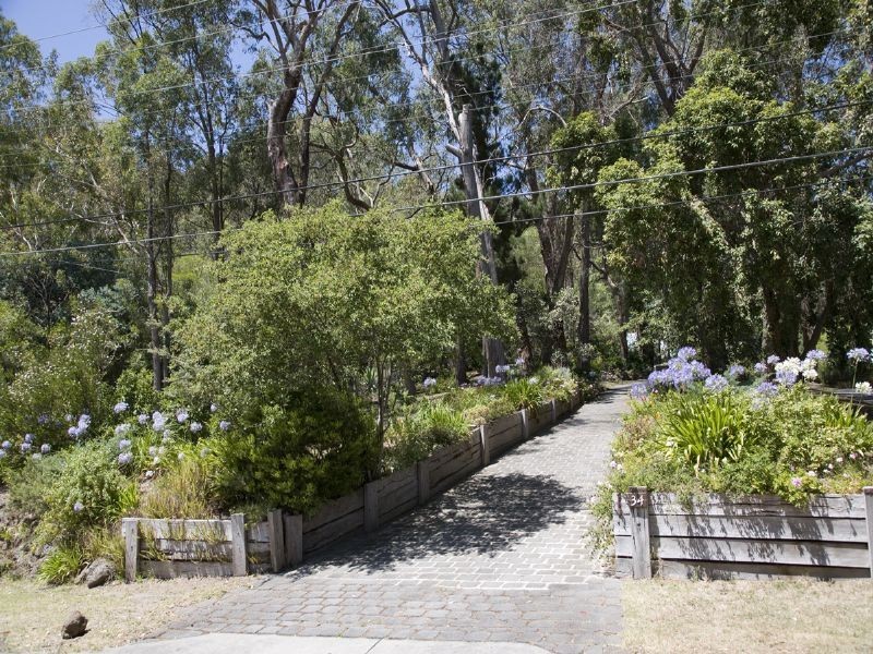 34 Joan Avenue, Ferntree Gully VIC 3156