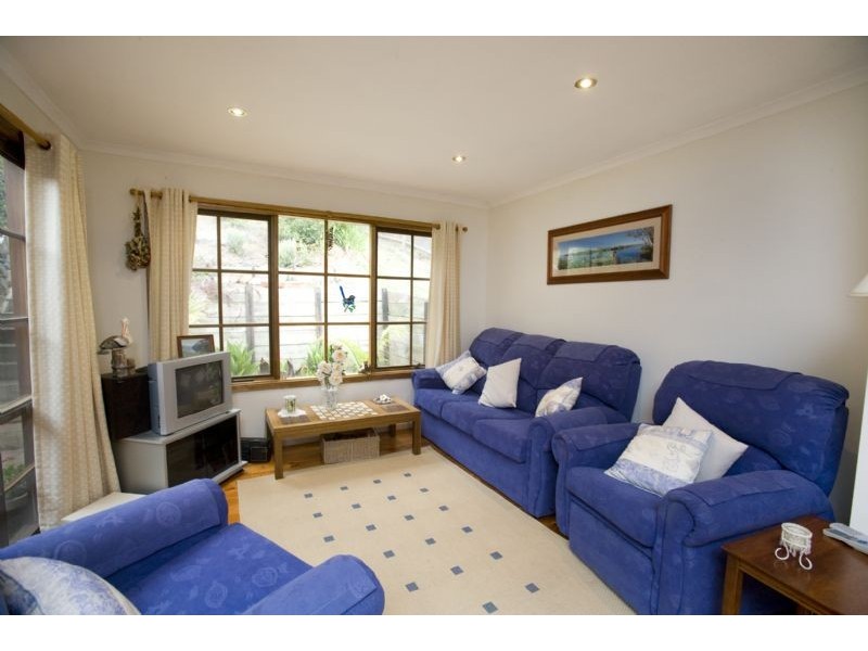 18 Bayview Cres, The Basin VIC 3154