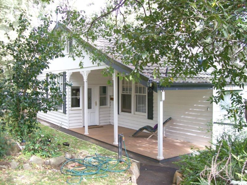 8 Victoria Ridge, Upper Ferntree Gully VIC 3156