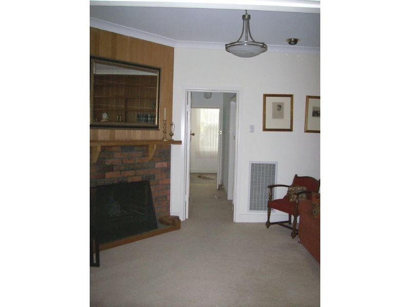 8 Victoria Ridge, Upper Ferntree Gully VIC 3156