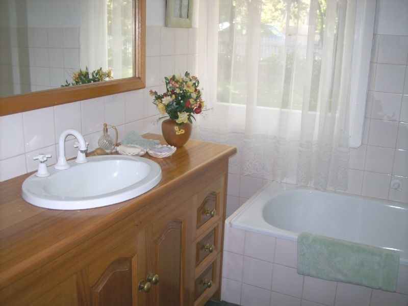 8 Victoria Ridge, Upper Ferntree Gully VIC 3156