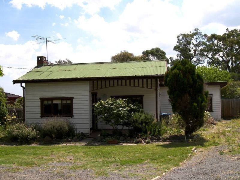 42 Commercial Road, Ferntree Gully VIC 3156