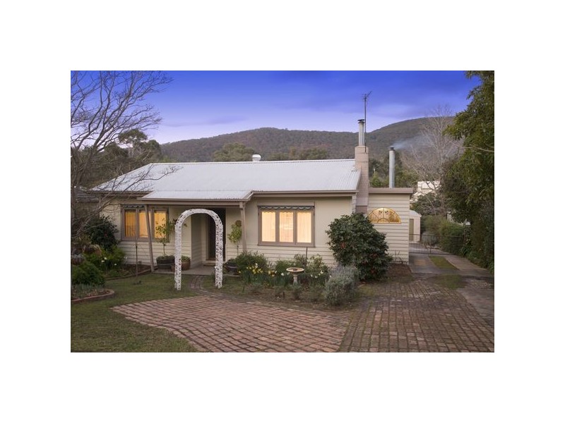 16 Francis Crescent, Ferntree Gully VIC 3156
