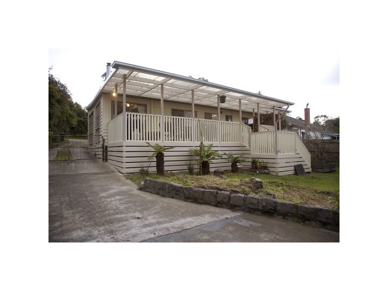 16 Francis Crescent, Ferntree Gully VIC 3156
