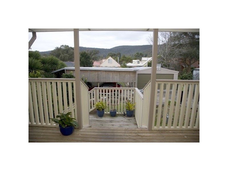 16 Francis Crescent, Ferntree Gully VIC 3156