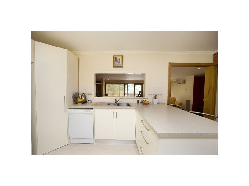 6 Bates Avenue, Upper Ferntree Gully VIC 3156