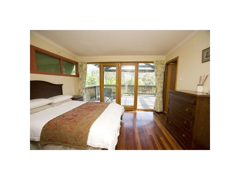 6 Bates Avenue, Upper Ferntree Gully VIC 3156