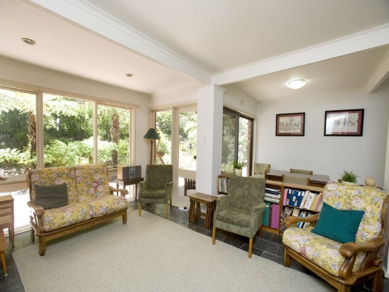 34 JOAN AVENUE, Ferntree Gully VIC 3156