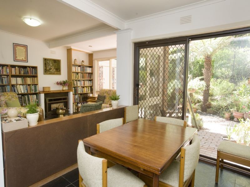 34 JOAN AVENUE, Ferntree Gully VIC 3156