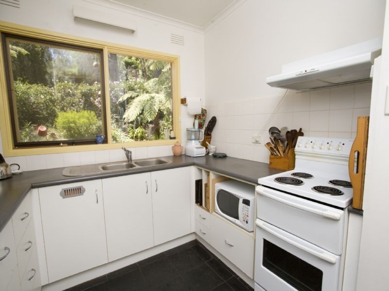 34 JOAN AVENUE, Ferntree Gully VIC 3156