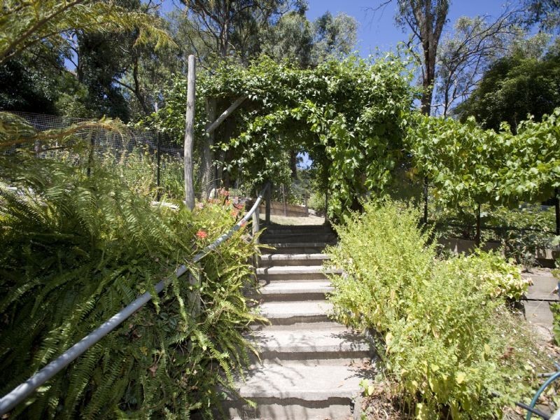 34 JOAN AVENUE, Ferntree Gully VIC 3156