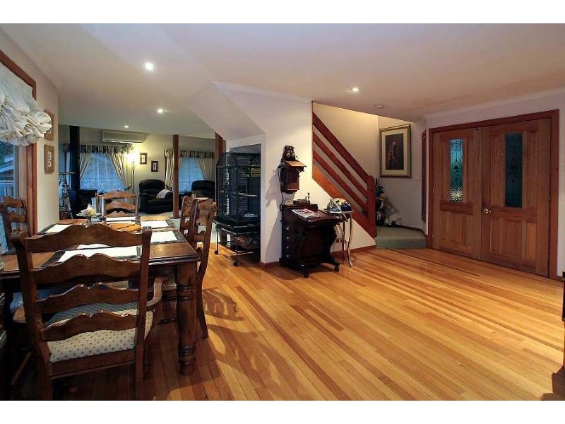 8 Vernon Street, Upper Ferntree Gully VIC 3156