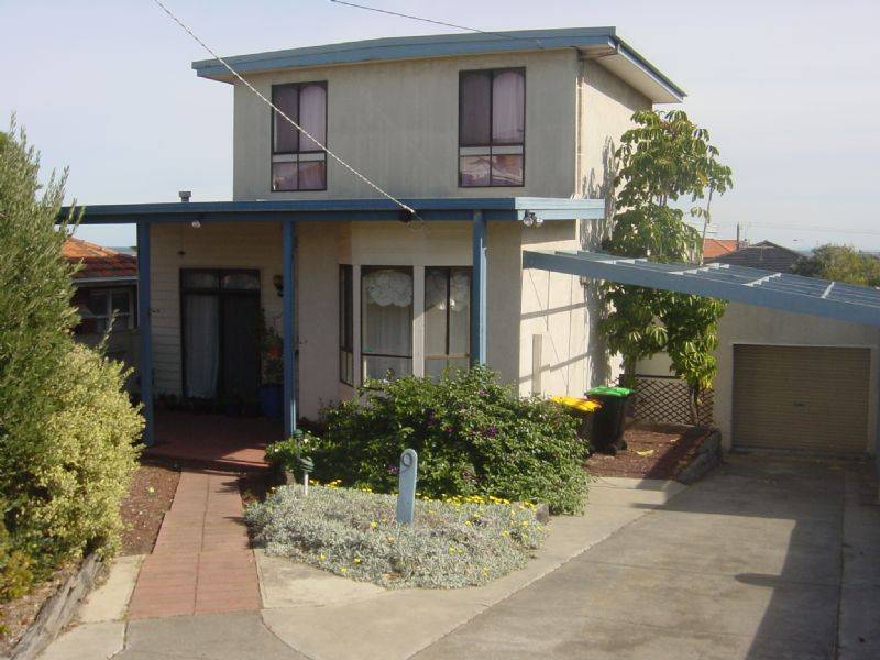 9 Rosella Road, Parkdale VIC 3195