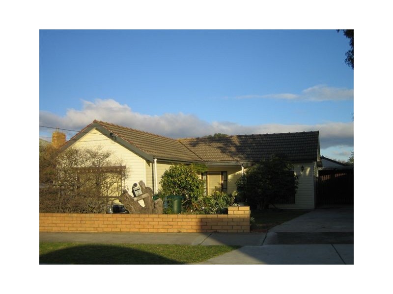 2 Golden Avenue, Bonbeach VIC 3196