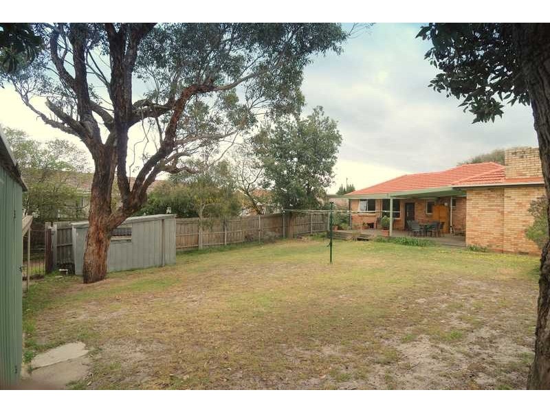 16 Golden Avenue, Bonbeach VIC 3196