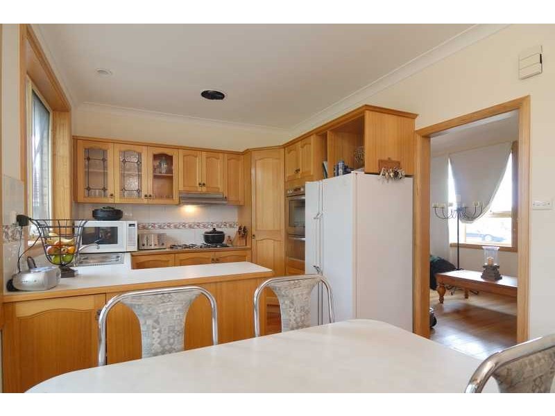 16 Golden Avenue, Bonbeach VIC 3196