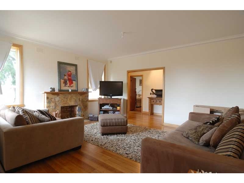 16 Golden Avenue, Bonbeach VIC 3196