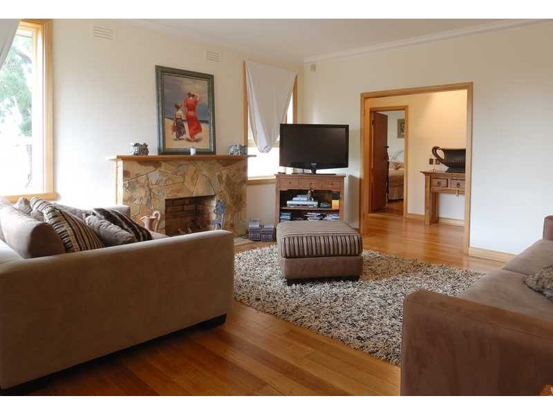 16 Golden Avenue, Bonbeach VIC 3196