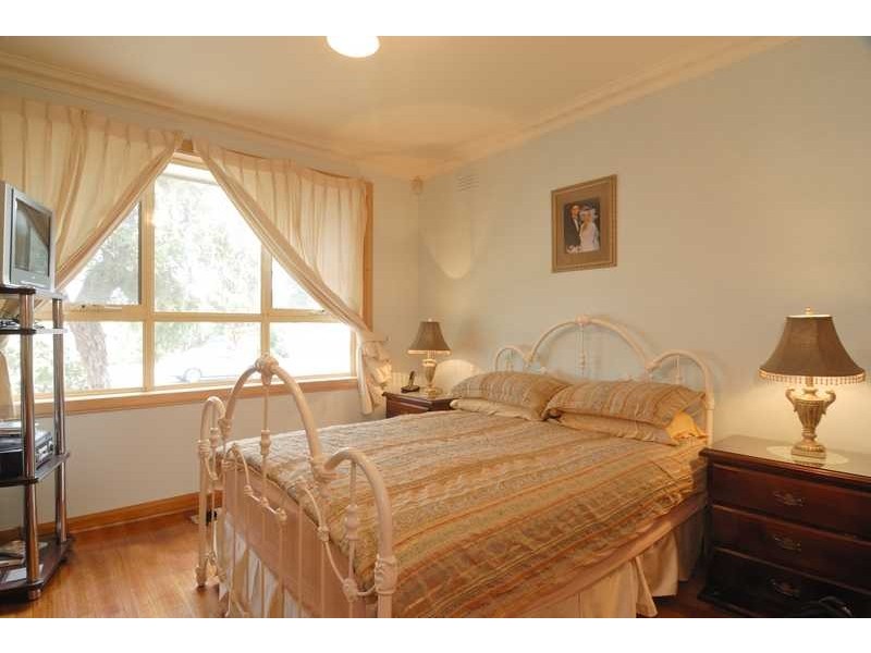 16 Golden Avenue, Bonbeach VIC 3196