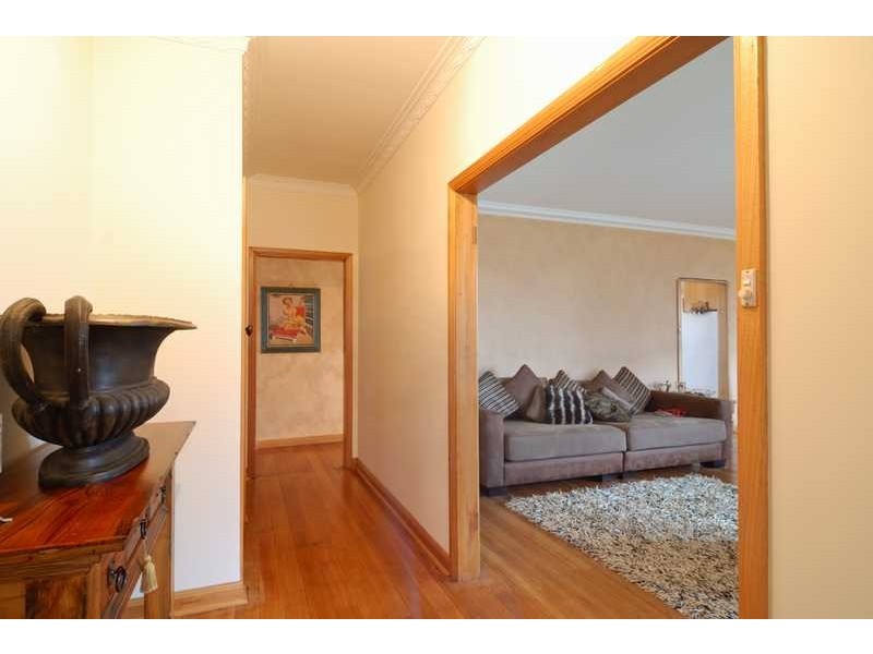 16 Golden Avenue, Bonbeach VIC 3196
