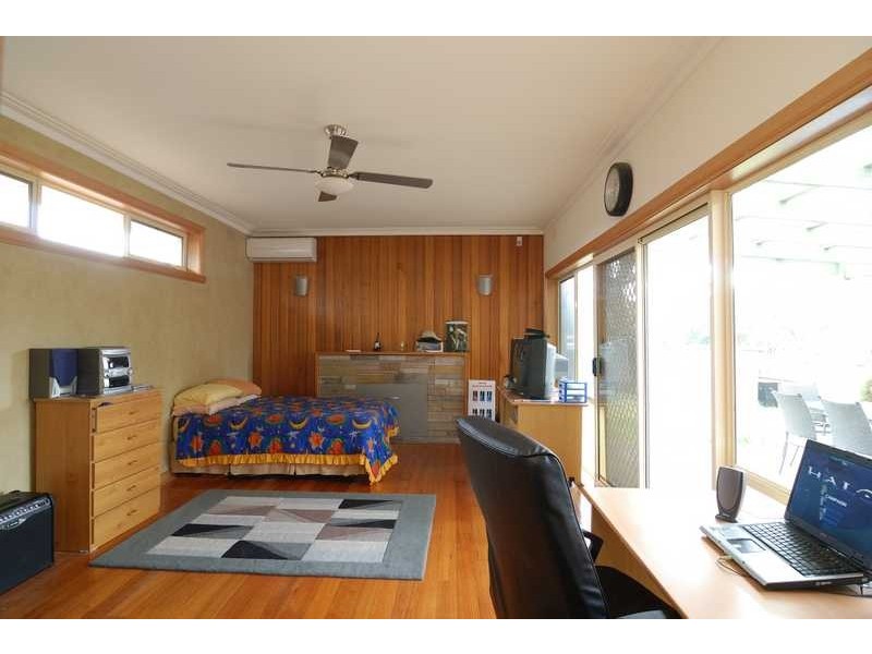 16 Golden Avenue, Bonbeach VIC 3196