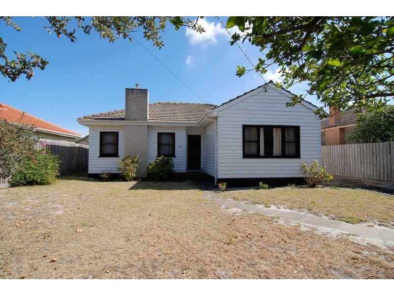 33 Cannes Avenue, Bonbeach VIC 3196