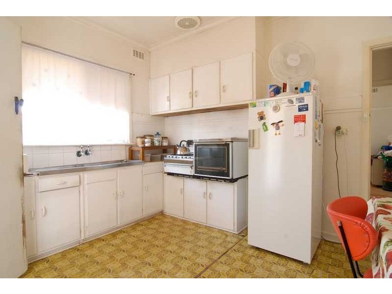 33 Cannes Avenue, Bonbeach VIC 3196