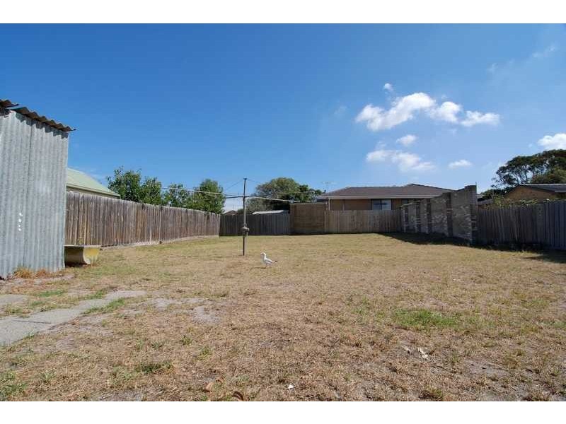 33 Cannes Avenue, Bonbeach VIC 3196