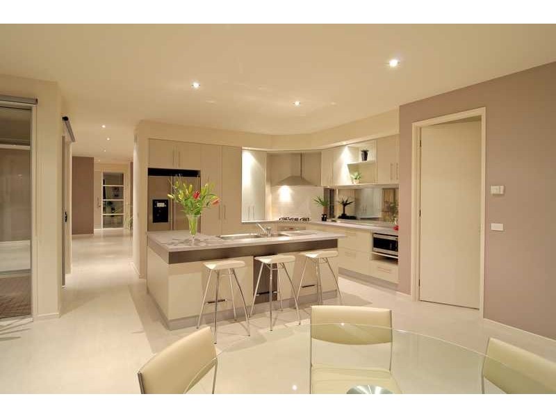 8 Lake King Circle, Waterways VIC 3195