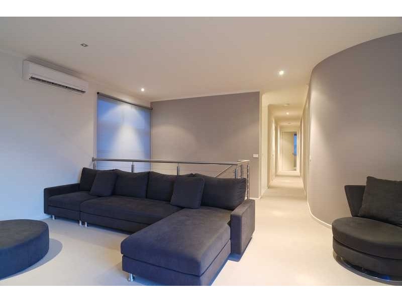 8 Lake King Circle, Waterways VIC 3195