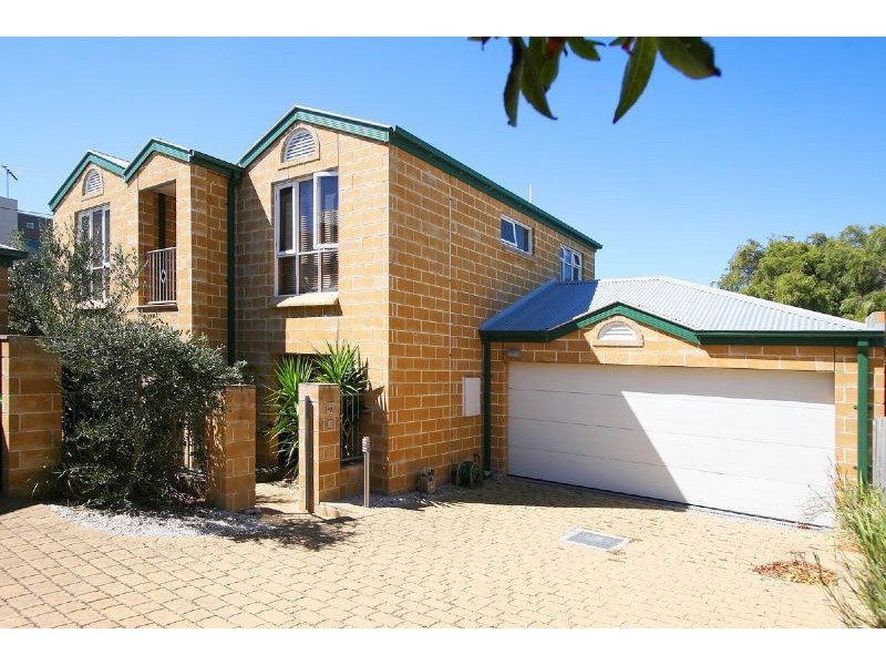 2/76 NEPEAN HIGHWAY, Seaford VIC 3198