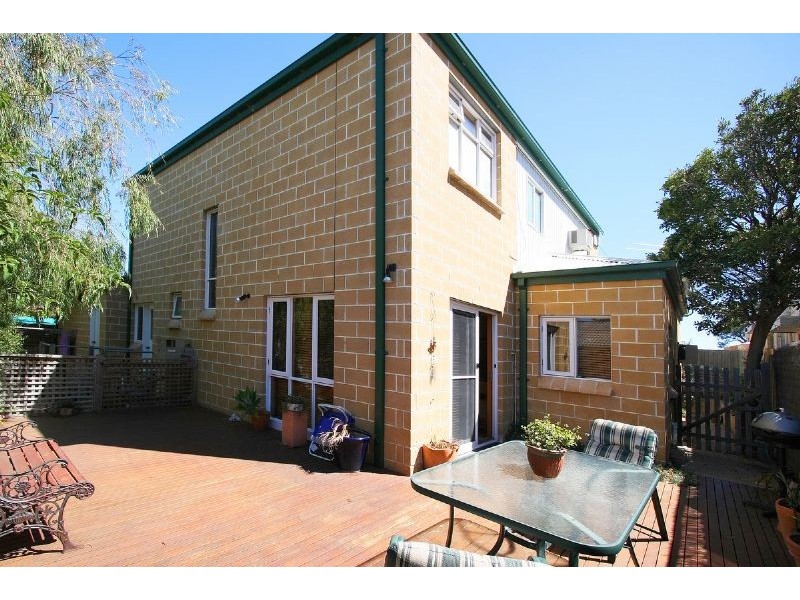 2/76 NEPEAN HIGHWAY, Seaford VIC 3198
