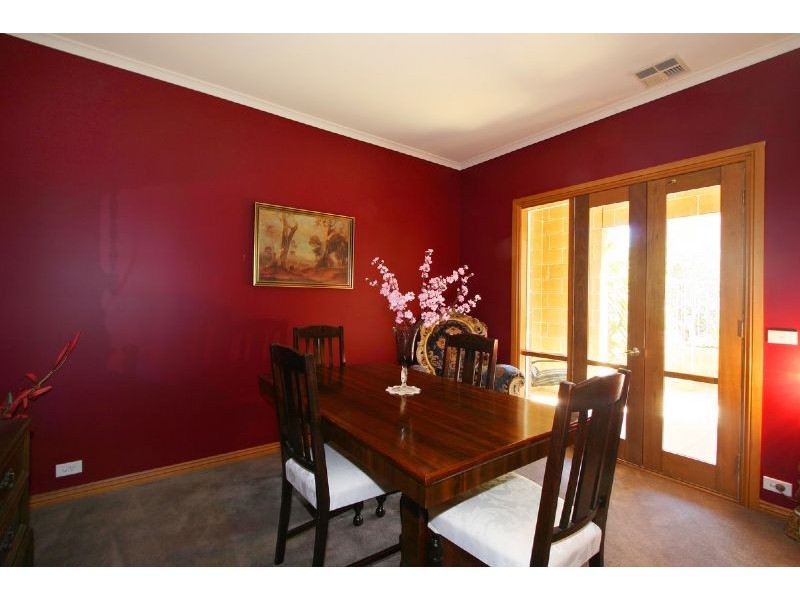 2/76 NEPEAN HIGHWAY, Seaford VIC 3198