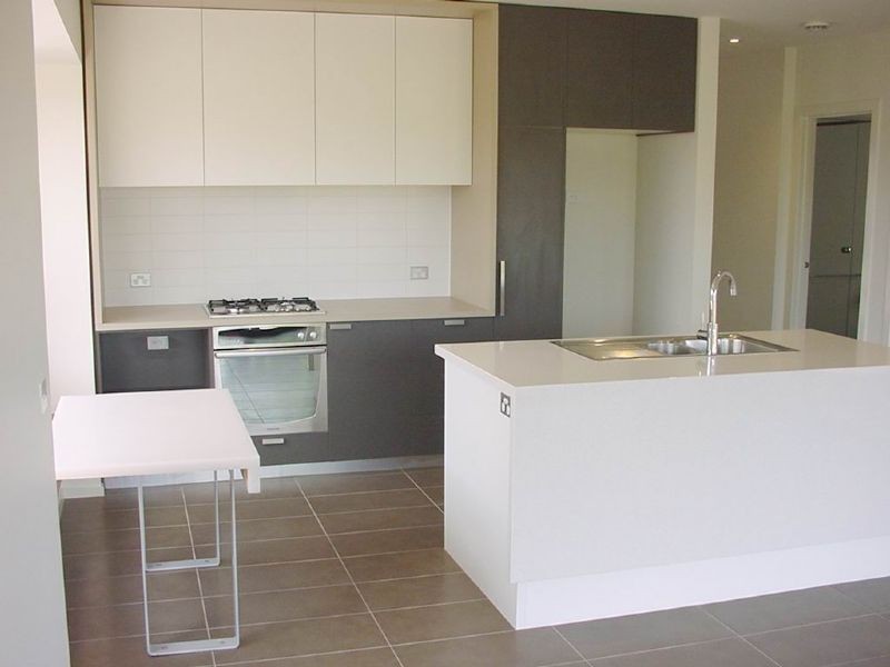 18 FEATHERY PLACE, Sandhurst VIC 3977