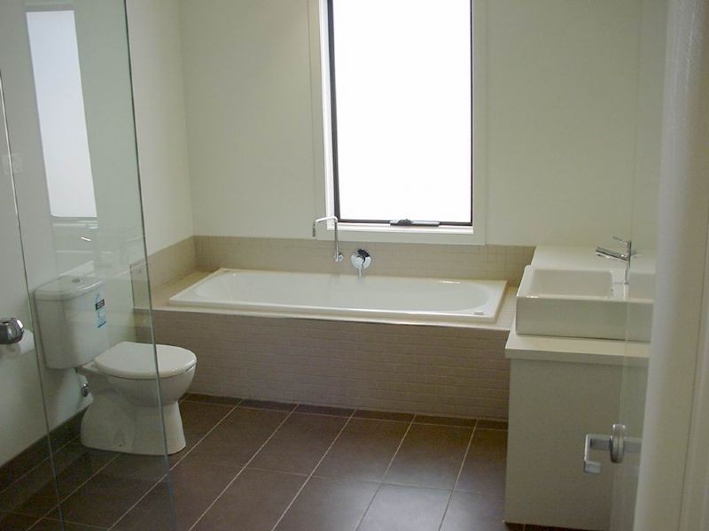 18 FEATHERY PLACE, Sandhurst VIC 3977