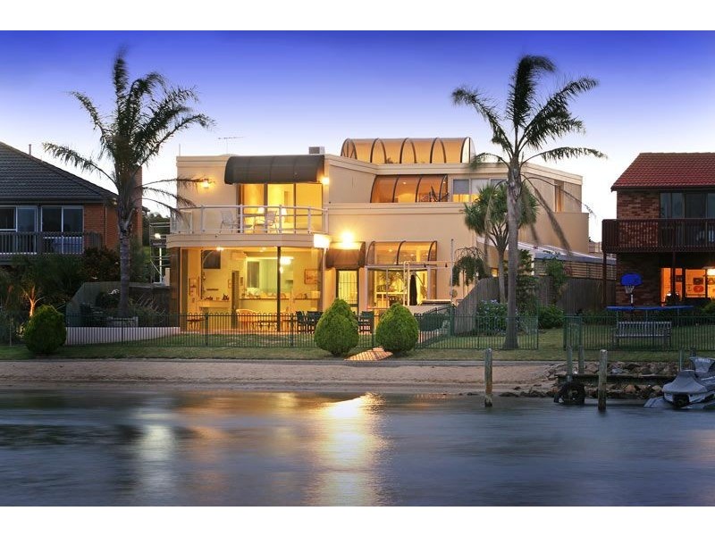 33 PALM BEACH DRIVE, Patterson Lakes VIC 3197
