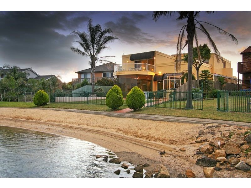 33 PALM BEACH DRIVE, Patterson Lakes VIC 3197