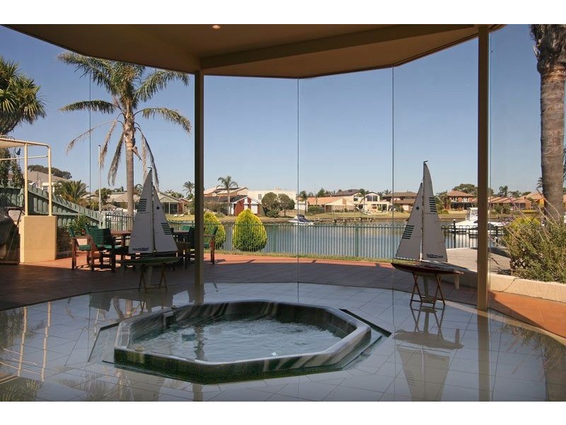 33 PALM BEACH DRIVE, Patterson Lakes VIC 3197
