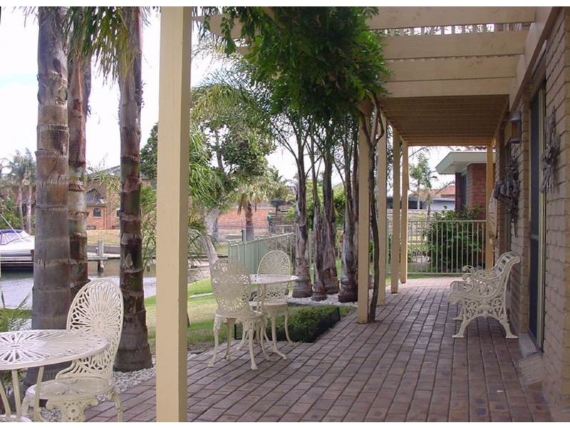 8 Swallow Court, Patterson Lakes VIC 3197