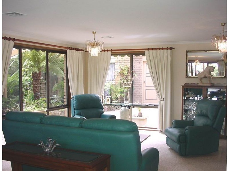 8 Swallow Court, Patterson Lakes VIC 3197