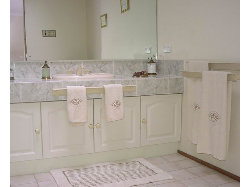 8 Swallow Court, Patterson Lakes VIC 3197