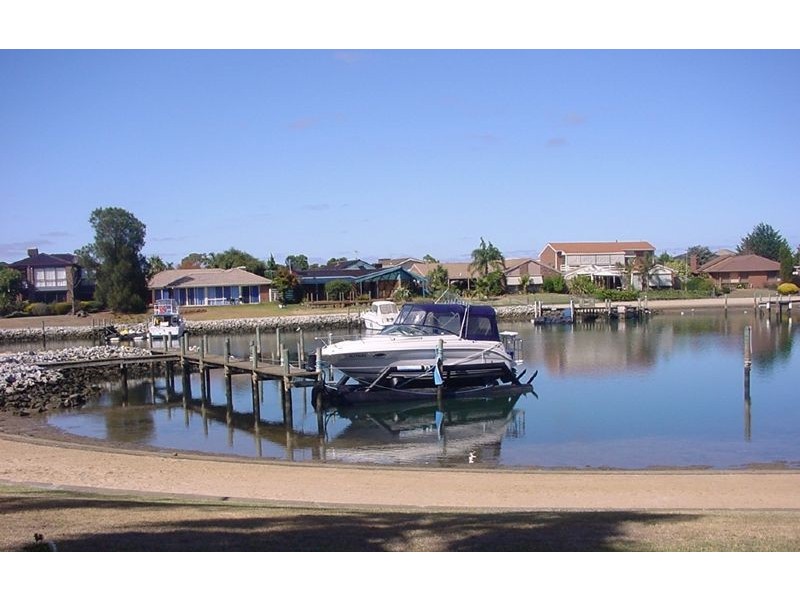 8/24 Schooner Bay Drive, Patterson Lakes VIC 3197