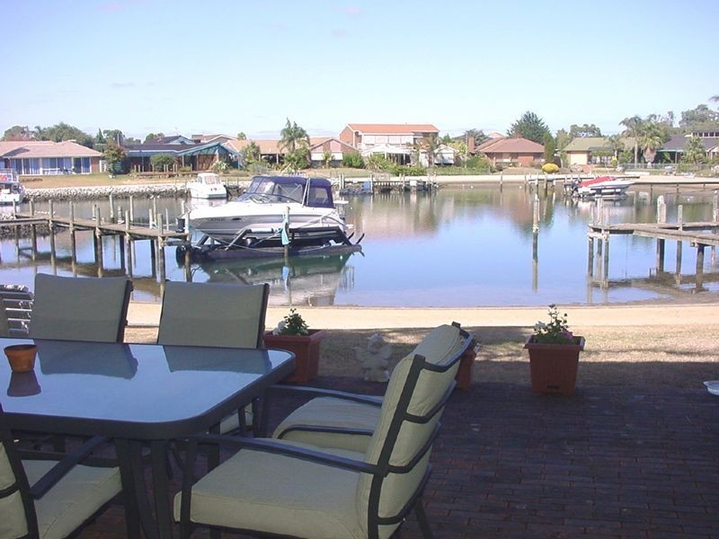 8/24 Schooner Bay Drive, Patterson Lakes VIC 3197