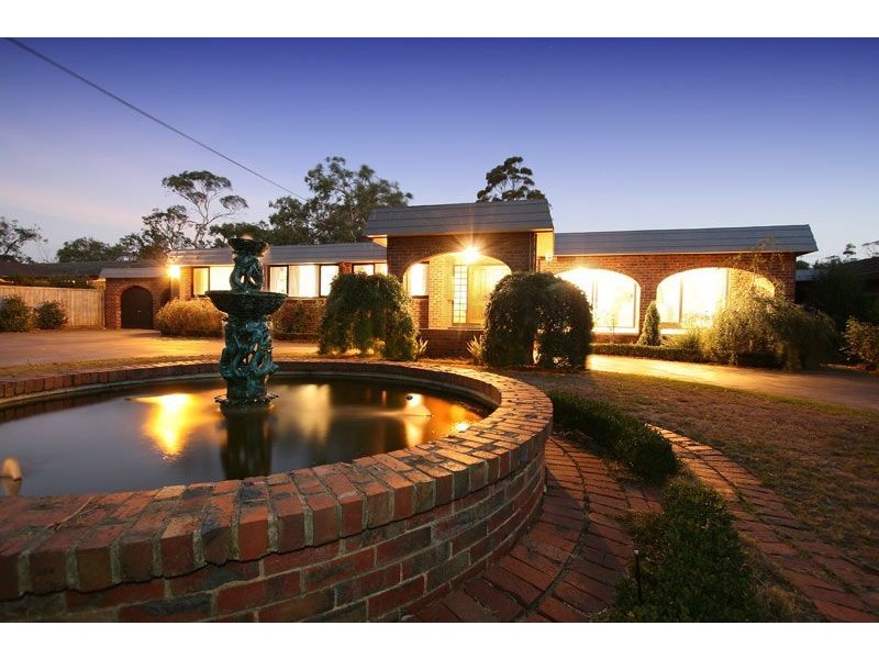 10 Fernshaw Place, Mount Eliza VIC 3930