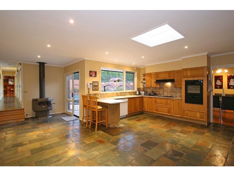 10 Fernshaw Place, Mount Eliza VIC 3930