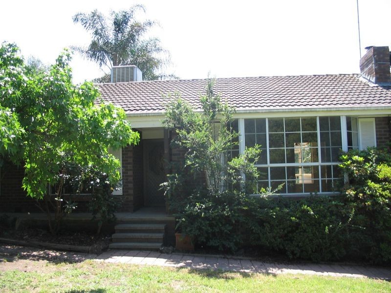 13 Read Road, Seville VIC 3139