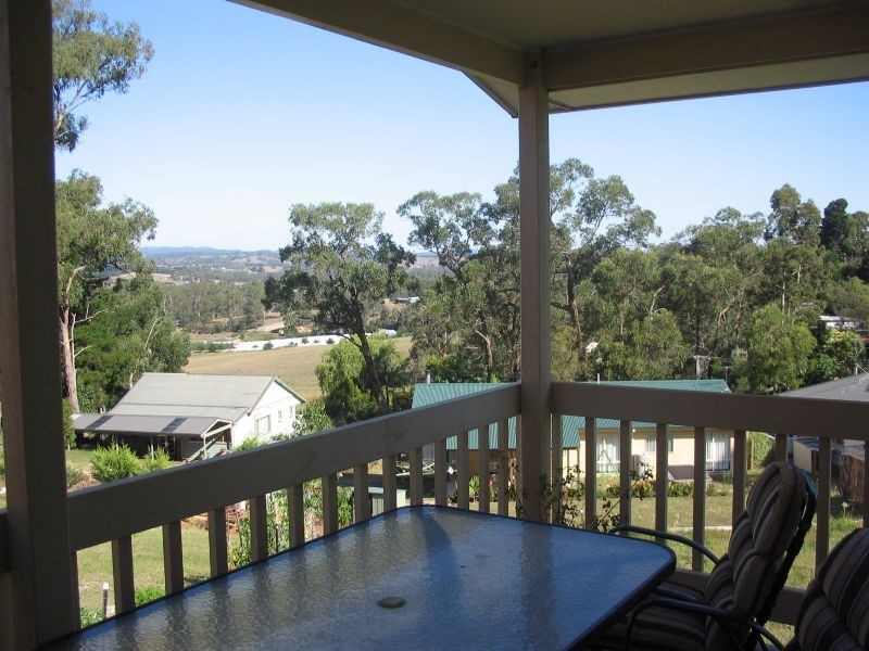 8 Stringybark Lane, Seville East VIC 3139