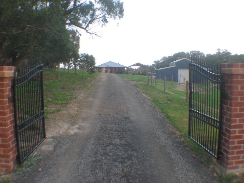4 Smiths Road, Yellingbo VIC 3139